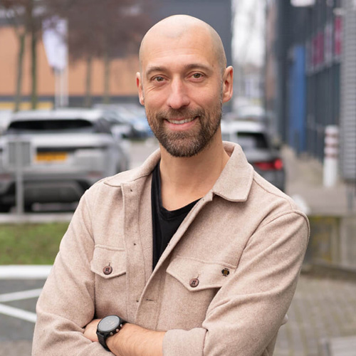Over Robert van Til